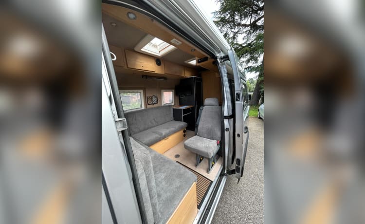 Izzy – 2 berth Renault bus from 2012
