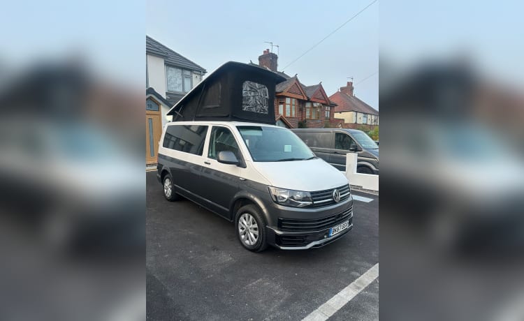 Frankie’s camper  – 4 berth Volkswagen campervan from 2017