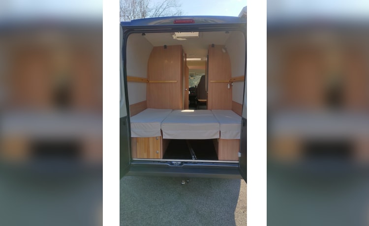 Mister Grey – CamperVan Knaus 