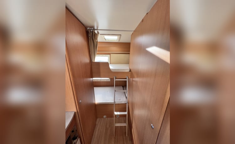 Flash – Chausson Flash 03 Motorhome - 6 birth