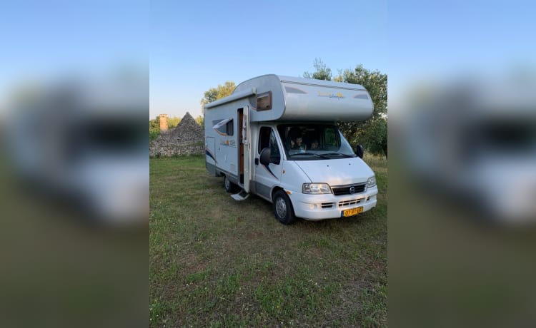 Beau camping-car familial spacieux 6p personne avec climatisation