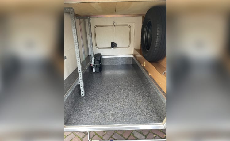 Meraviglioso garage XXL per camper integrale Hymer B644 per 6 persone