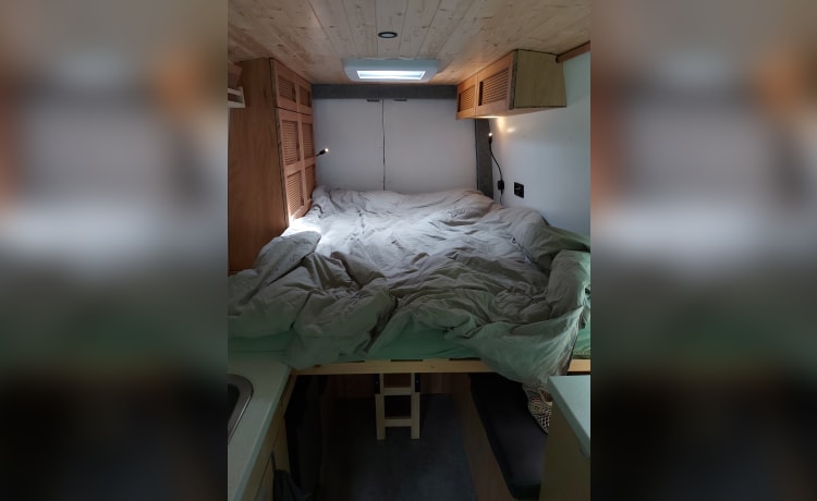 2p Mercedes Sprinter cozy campervan 