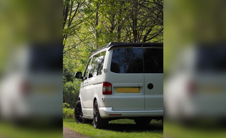 Luna – 4-persoons Volkswagen campervan uit 2014