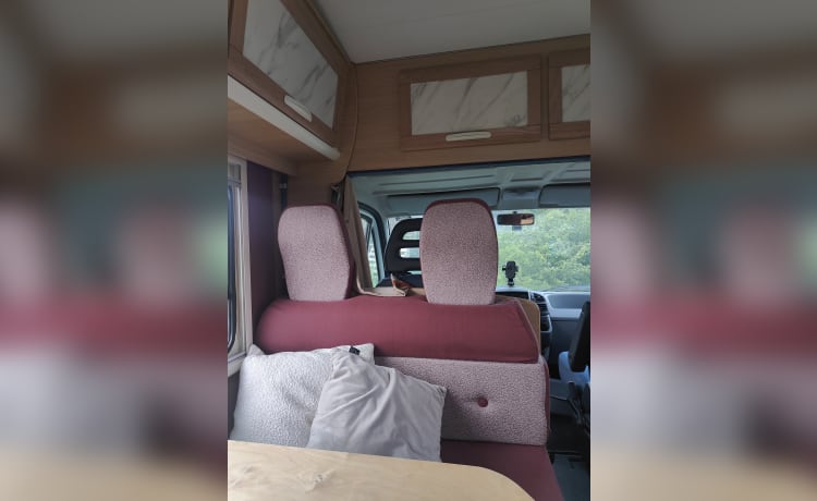 Ted – Half integraal camper met gezellig interieur uit 2006