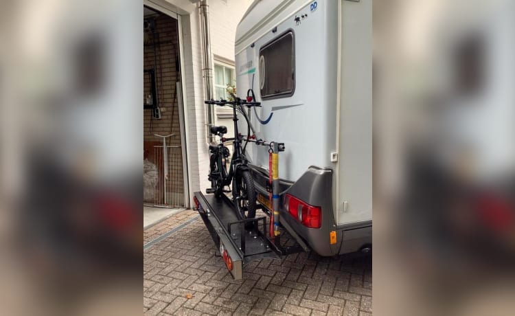 3 person Neat and fresh agile Hymer