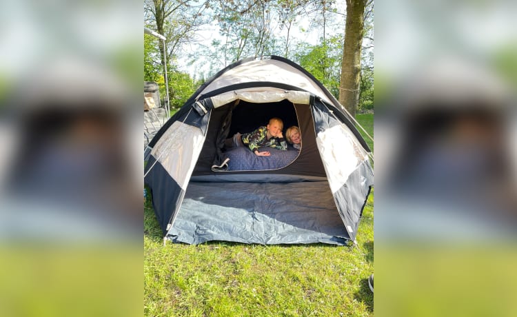 Coosie Camper  – Camping-car familial avec tente pour 6 personnes 