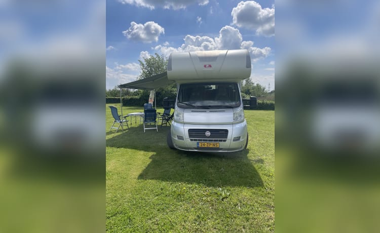 Familie camper – 5p Adria 660 SP Alkoven