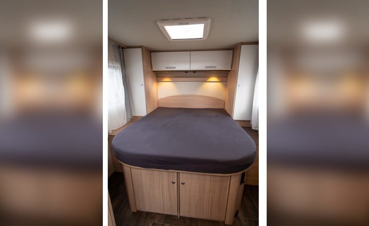 half integraal camper – 4p Sunlight semi-integrated from 2018