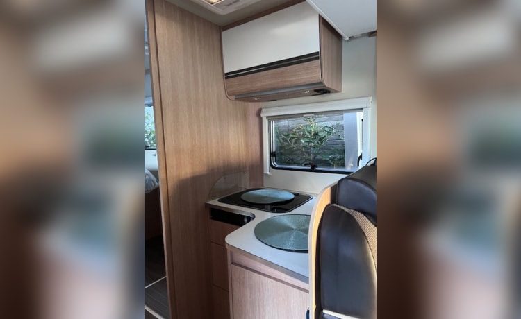 Luxe camper 4p Sunlight semi-integraal uit 2017