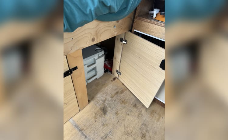 Rendang – Off-Grid Ford Bus Camper für echte Abenteurer – 2p.