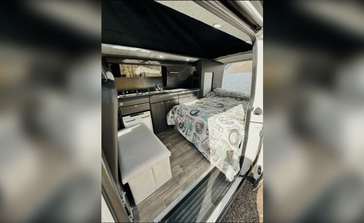 Flora the explorer 🚐💨 – 4 berth Volkswagen campervan 4x4