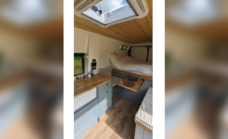 Betty The Boxer – Luxurious 2 Berth Peugot Boxer L3H2