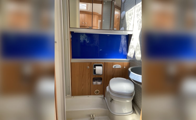 Fijne en ruime compacte camper 4 personen