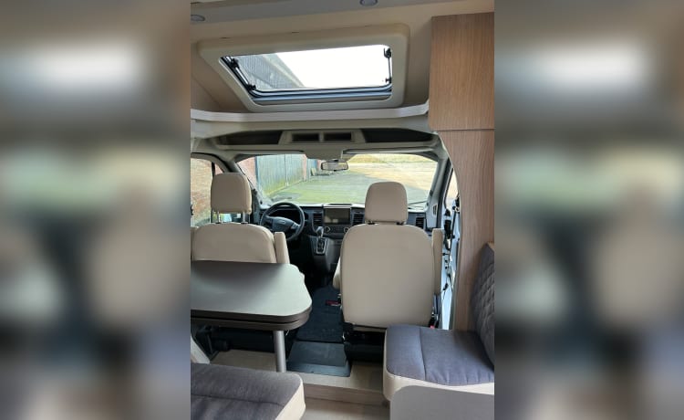 Luxury 4 person Ford Bürstner Lineo 2023