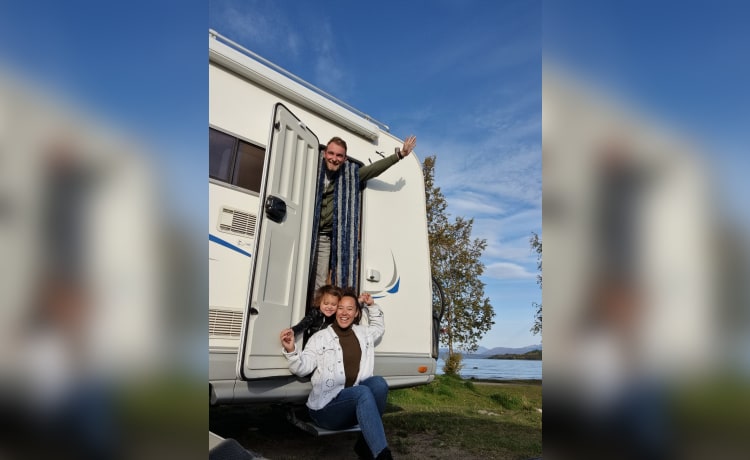 Wonderfully spacious and neat family camper for rent