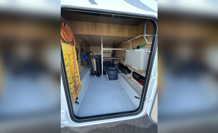 Geräumiger, luxuriöser Pilote-Wohnmobil für 4 Personen, viele Extras, Queensize-Bett, Halbintegral, Baujahr 2013