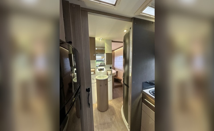 CHAUSSON TITANIUM 728EB SPECIAL EDITION | Luxe op Wielen