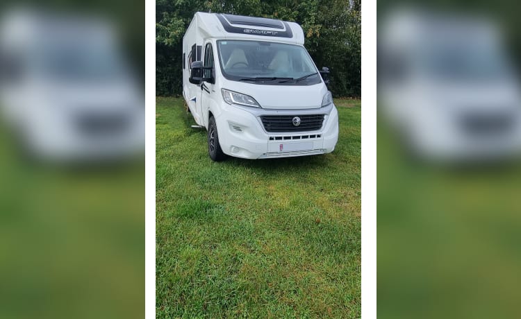 Jemima – Camper Swift Escape 674 con 6 posti letto dal 2021