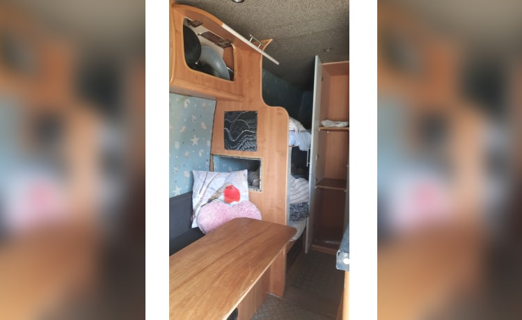 Maureen – Schitterende off-grid - zelfgebouwde Retro Camper