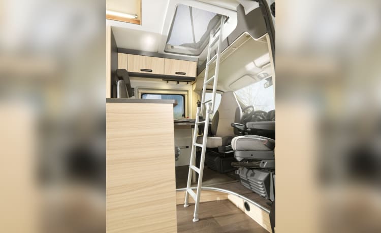 Gloednieuwe campervan met TentTop