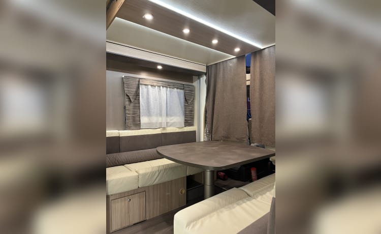 Florium – Luxury camper for 2 people (2020) from the Fleurette class segment!