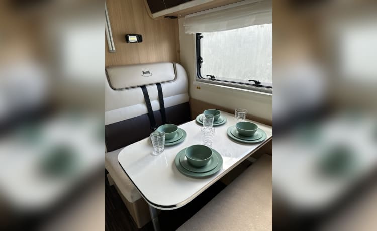 Moby – Avontuurlijke nieuwe mobilehome + zonneluifel + airco