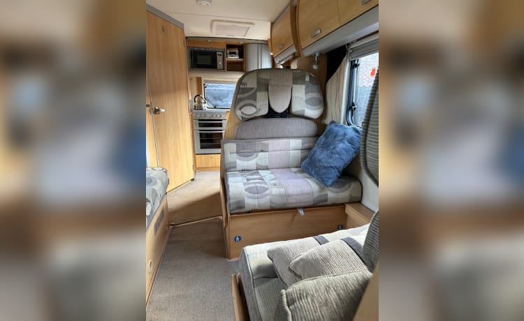 5 berth Ace Adventurer 635EK