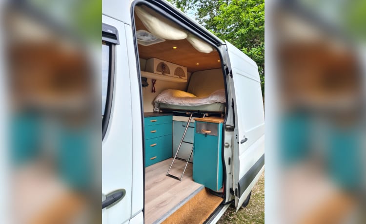 Mercedes-Benz camper met 2 slaapplaatsen uit 2012