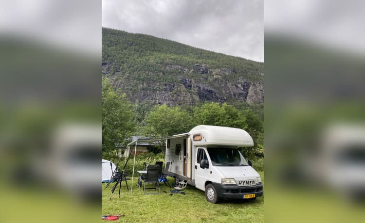 Knusse Hymer Alkoof gezinscamper