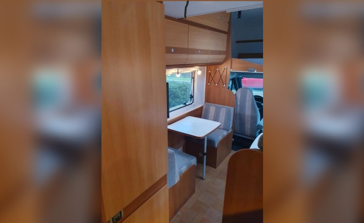 Hymer Carado A366 – Heerlijke ruime familie camper! 