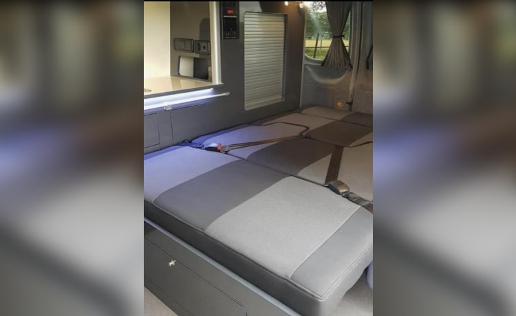 Tommy – Camper Ford a 4 posti letto del 2015