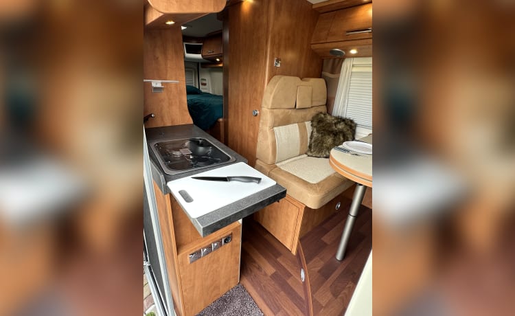 MaliBUS – Malibu Carthago luxe camperbus 2P