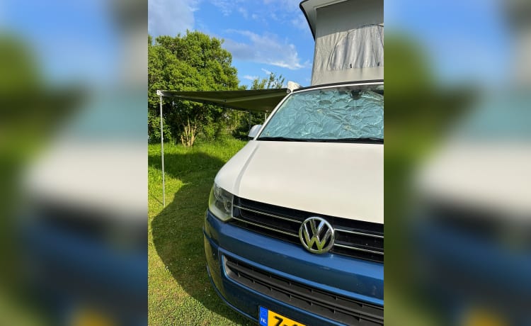 Schöner erweiterter Volkswagen T5 Camper. 180 PS
