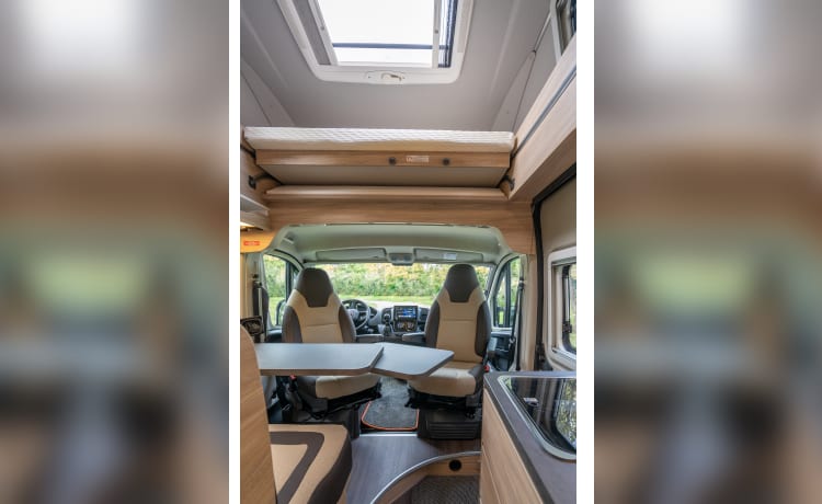 Easy rider family – Supercompacte 4-persoons buscamper met 4!! slaapplaatsen en automaat