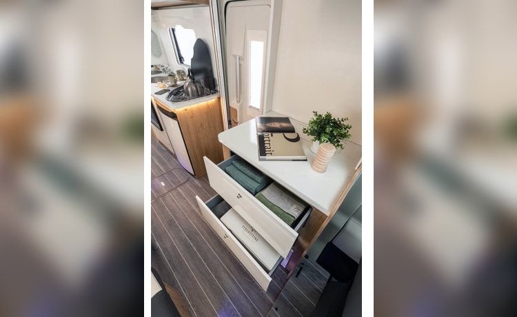 VIP 6 berth & 5 seatbelts – Animale domestico ✅, WiFi, 2 TV, Portabiciclette, Pranzo all'aperto