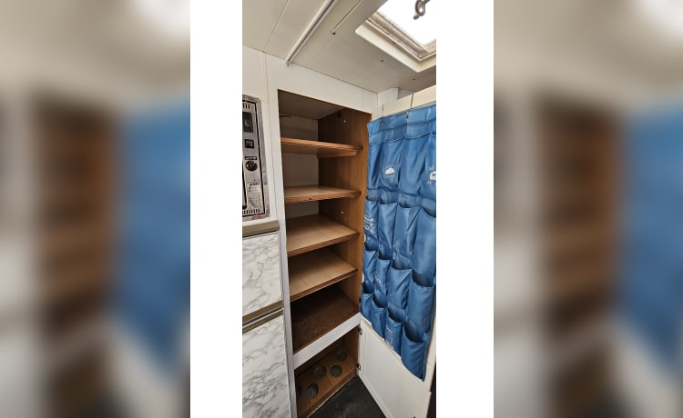 Comfortabele 5-persoons Ford Transit Rimor Camper - Perfect voor Gezinnen!