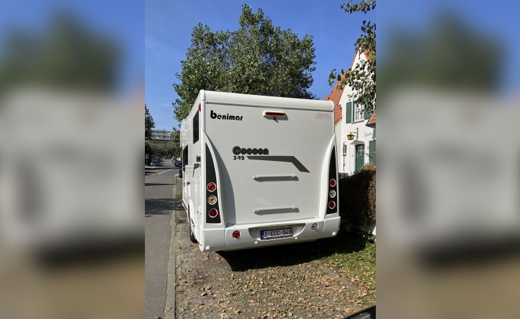 Bramper – Abenteuerreisen: Mieten Sie unseren 4-Personen-Camper!