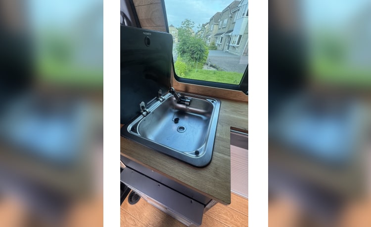 Juo Lipa – 2 berth Volkswagen campervan from 2018