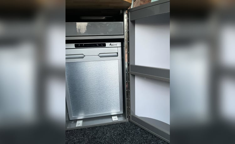 Carlos – 4 berth Volkswagen campervan from 2018