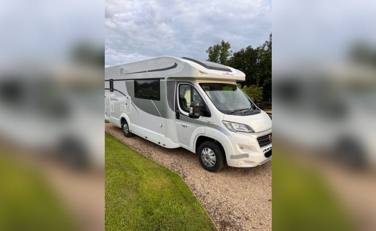 Minnie – 6 berth Roller Team semi-integrated from 2021