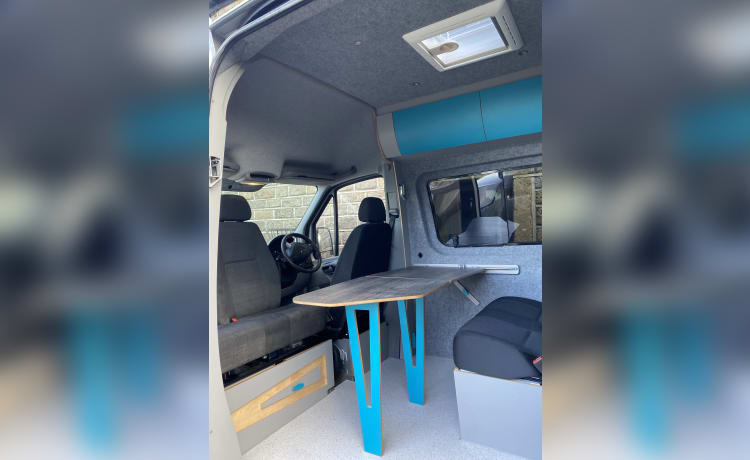 MWB – 5 berth Mercedes-Benz campervan from 2016