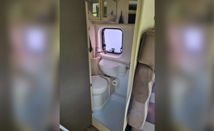 Camperlife – 4p Chausson bus uit 2019