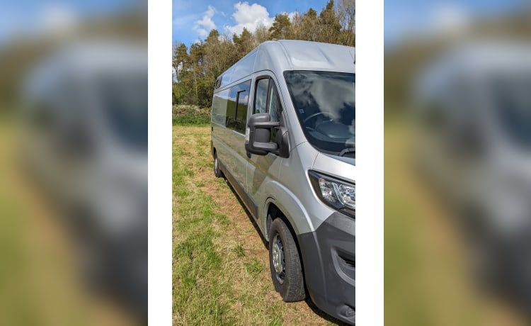 Betty The Boxer – Luxurious 2 Berth Peugot Boxer L3H2