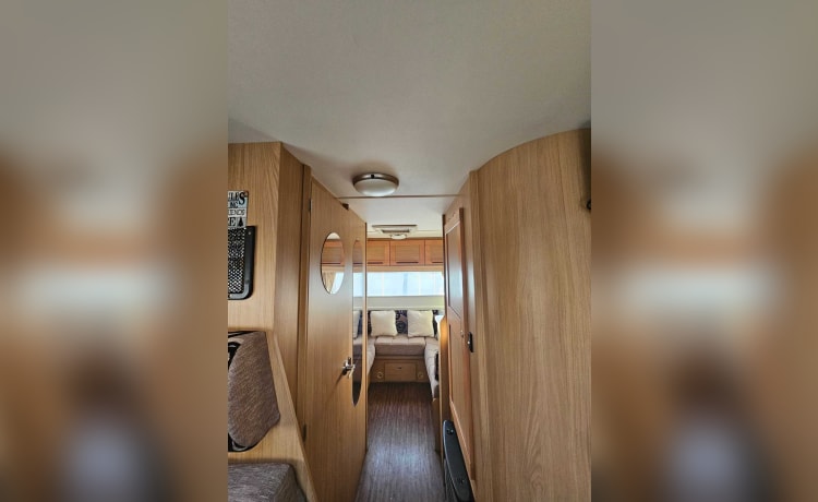 Morag  – Fantastic spacious 6 berth family Motorhome