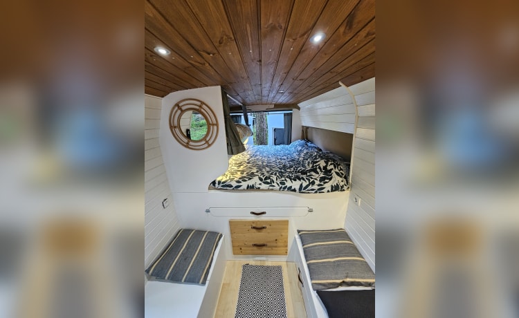 Bubu – 3 person Fiat Ducato bus camper