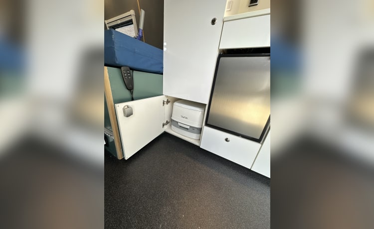 Sydney 1 – Wheelchair accessible motorhome with care facilities