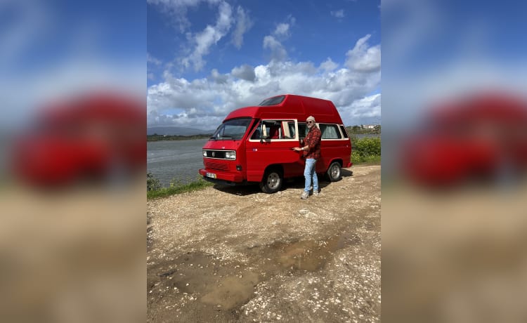 Rent a Campervan Blue CLassics ‘s Volkswagen T3  red