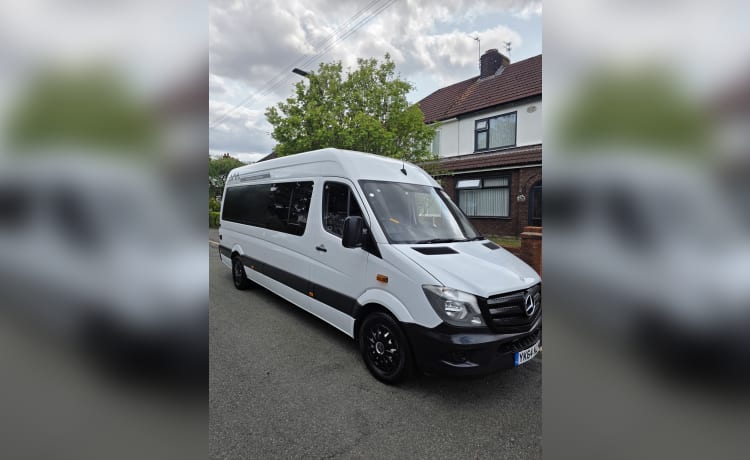Monica – 4 berth Mercedes-Benz luxury LWB campervan