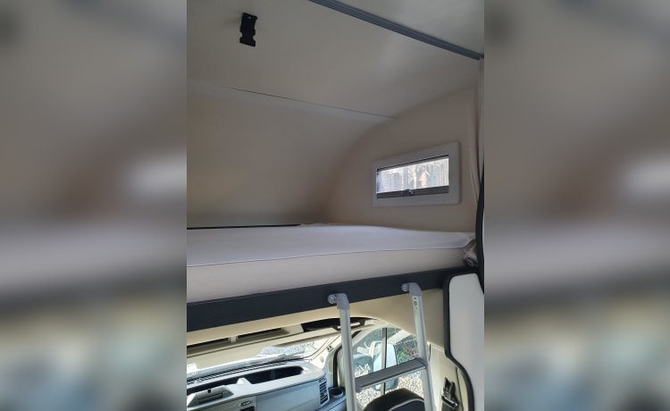 Luxe mobilhome met ruime bedden en zéér grote garage 